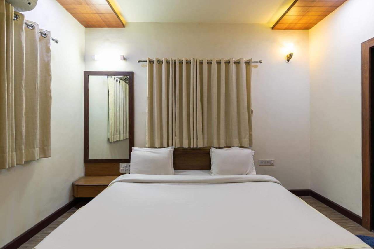Capital O 47539Capital O Umbergaon Club Hotel Umargam Exterior photo