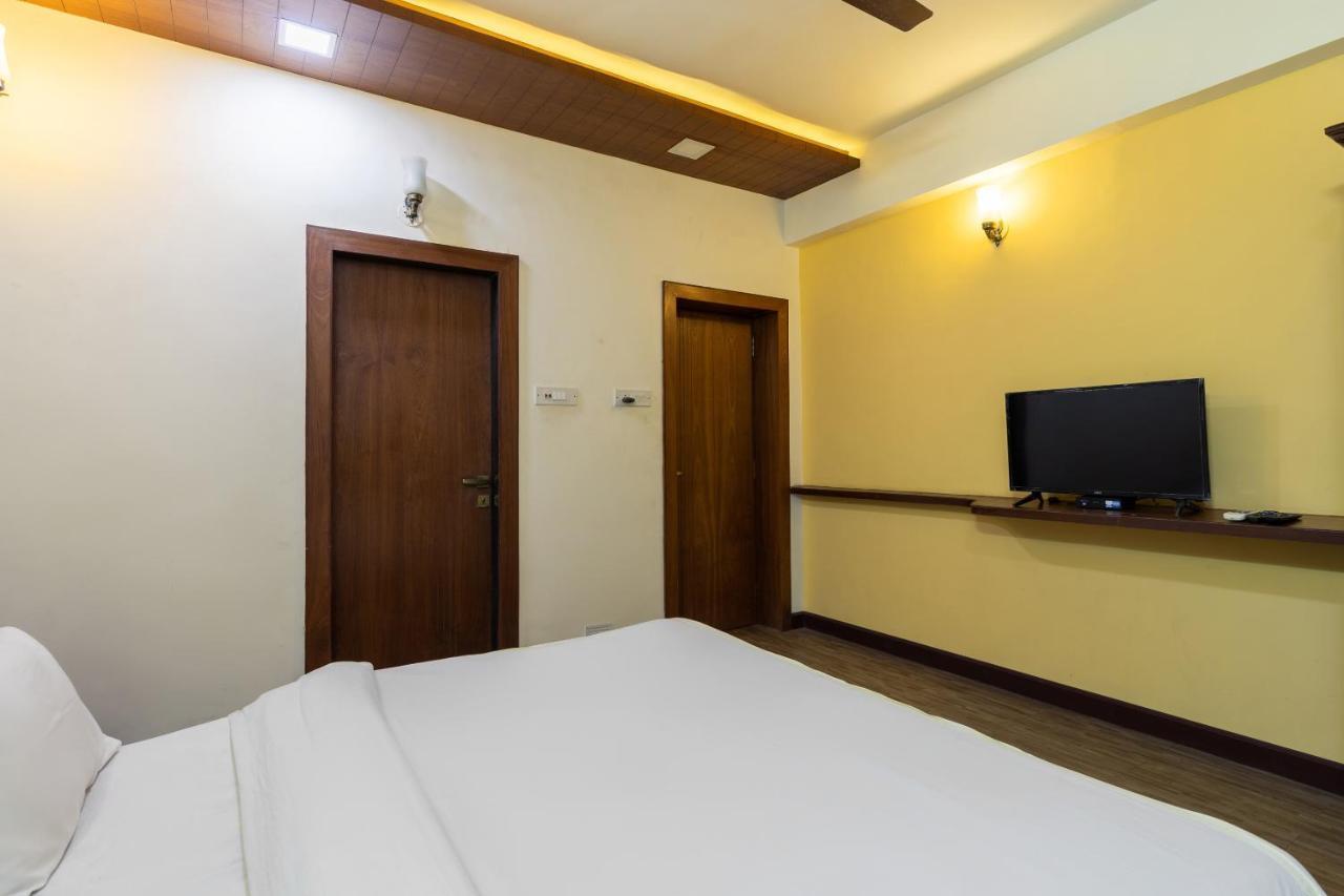 Capital O 47539Capital O Umbergaon Club Hotel Umargam Exterior photo