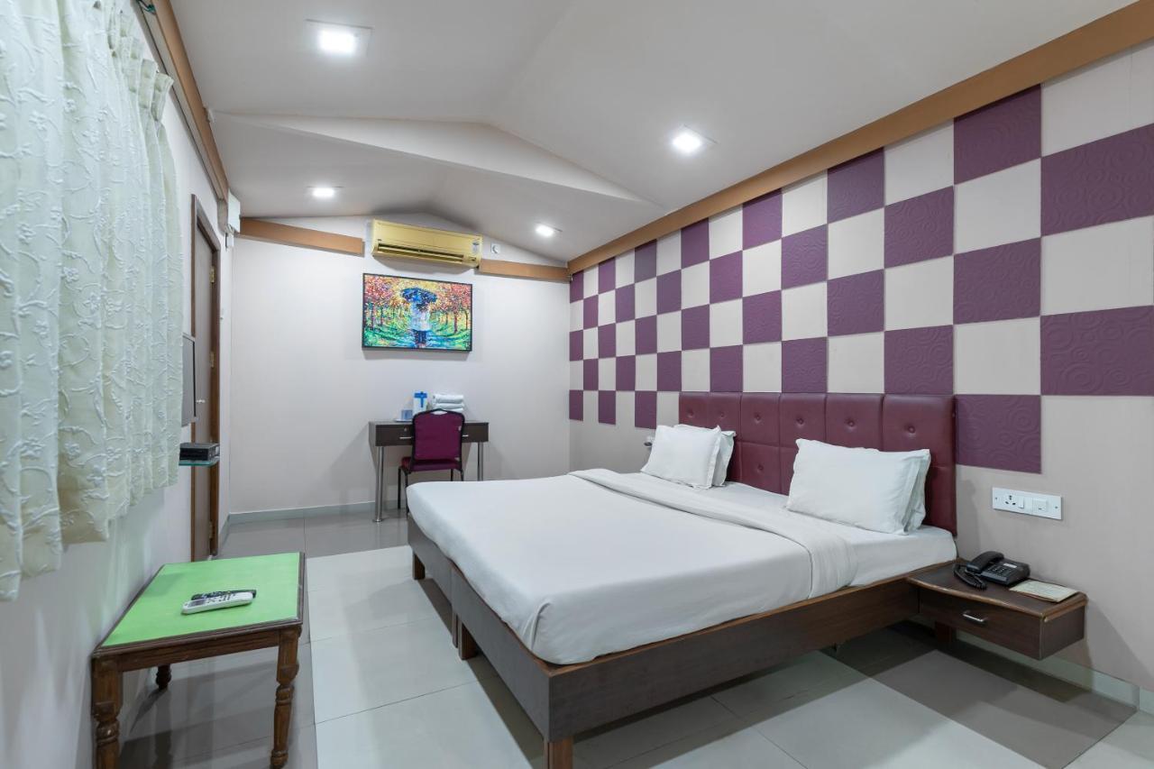 Capital O 47539Capital O Umbergaon Club Hotel Umargam Exterior photo